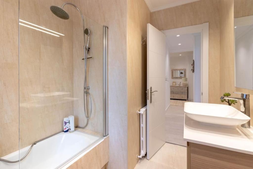 Apartamento Luxury Centro Bilbao Garaje Exterior foto